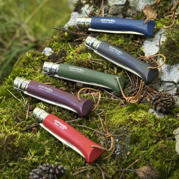 Nóż Opinel Colorama 08 inox grab bordowy z rzemieniem (002213) - widok 3