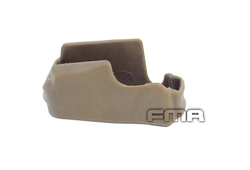 Gumowy chwyt na gniazdo magazynka do M4/M16 (FMA-09-005584) - widok 3