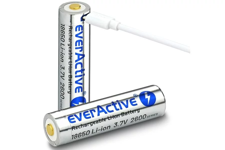 Akumulator EverActive 18650 2600mAh micro USB - widok 3