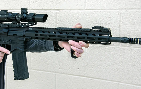 Chwyt przedni Leapers UTG Super Slim M-LOK czarny (MT-FGM01X) - widok 4