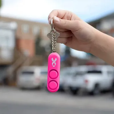 Alarm osobisty SABRE (PA-NBCF-01-PINK) SABRE RED - widok 3
