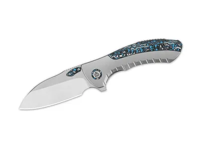 QSP Capybara Titanium Satin QS152-A1 Blue Camo CF Nóż składany 18,7 cm
