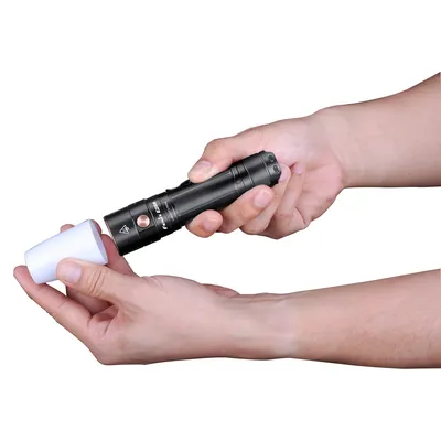 Dyfuzor biały Fenix AOD-S V2.0  mały (AOD-S V2.0 white) to urządzenie przeznaczone do rozpraszania światła i dedykowane latarkom Fenix z głowicami o średnicy od 21 mm do 26,5 mm. Na