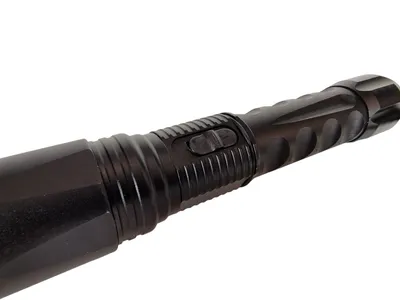 Latarka z paralizatorem GUARD Tornado X4 Strobo + focus + zbijak szyb + 2 ładowarki 230V/Car (YC-X4) - widok 6