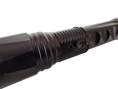 Latarka z paralizatorem GUARD Tornado X4 Strobo + focus + zbijak szyb + 2 ładowarki 230V/Car (YC-X4) - widok 7