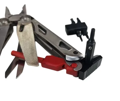 Multitool AZYMUT Giewon FS - Fire Starter - 19 narzędzi -  krzesiwo + gwizdek + kabura do pasa (H2038A) - widok 6